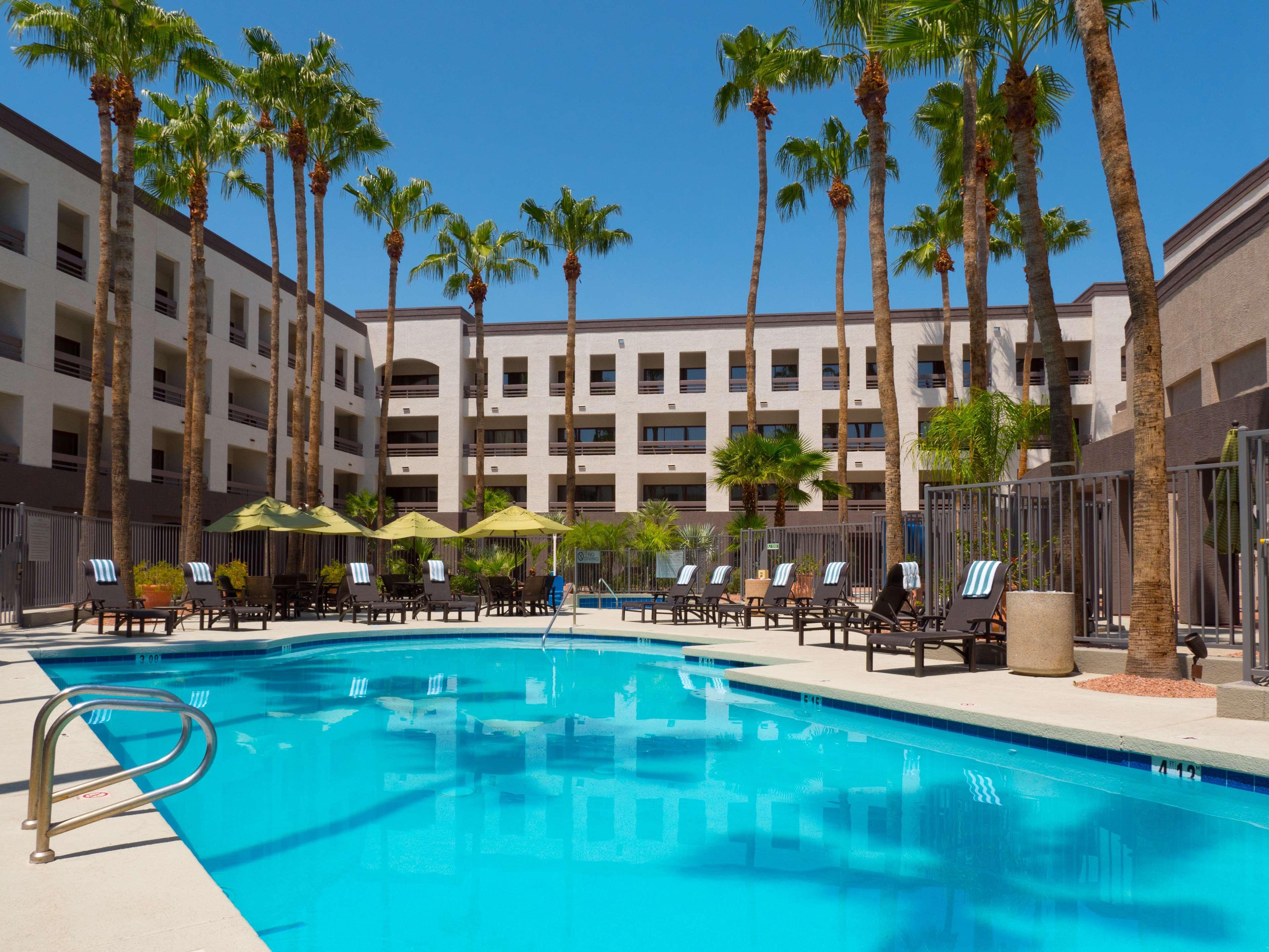 Hilton Phoenix Airport Exterior foto