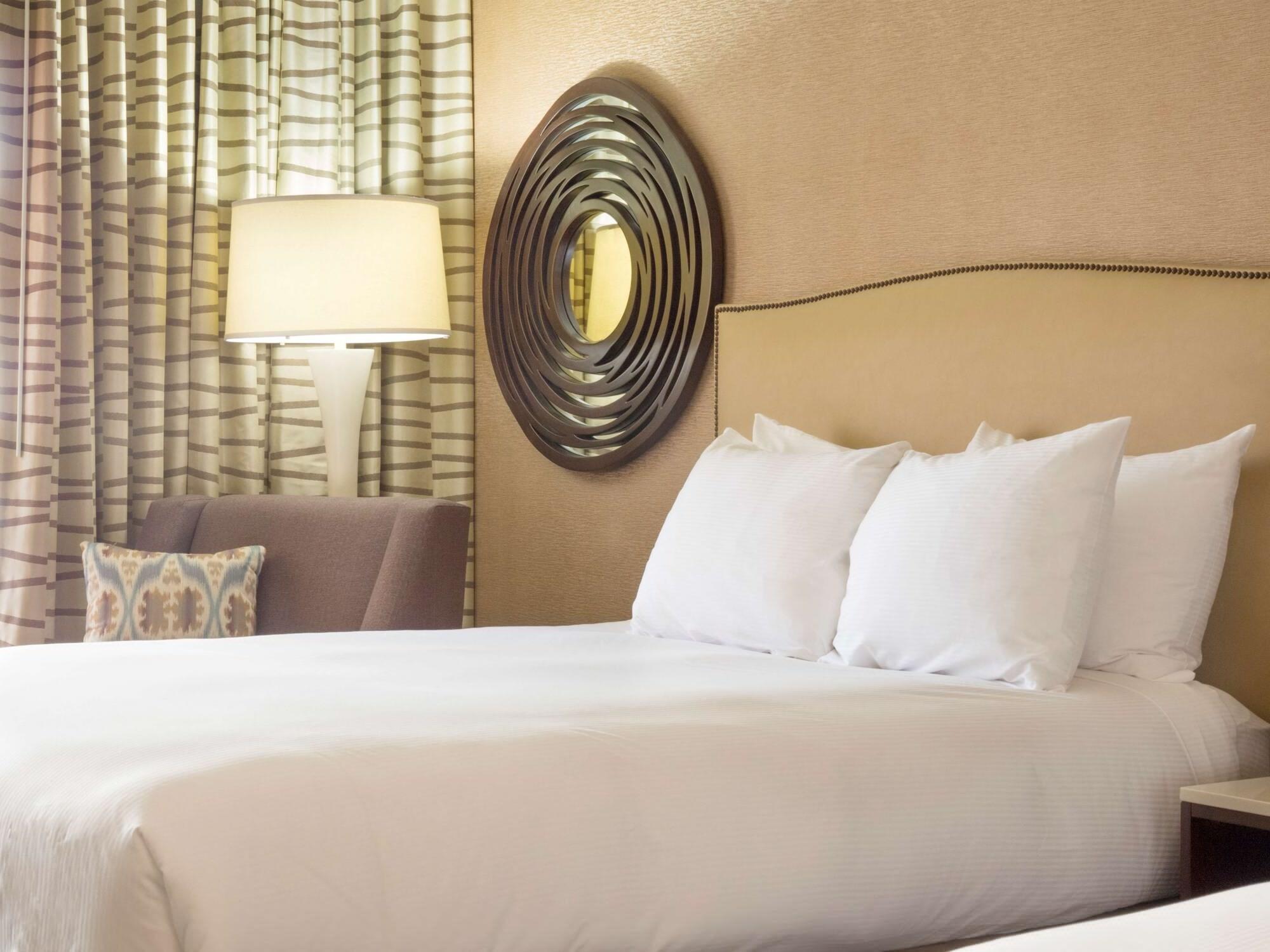 Hilton Phoenix Airport Exterior foto