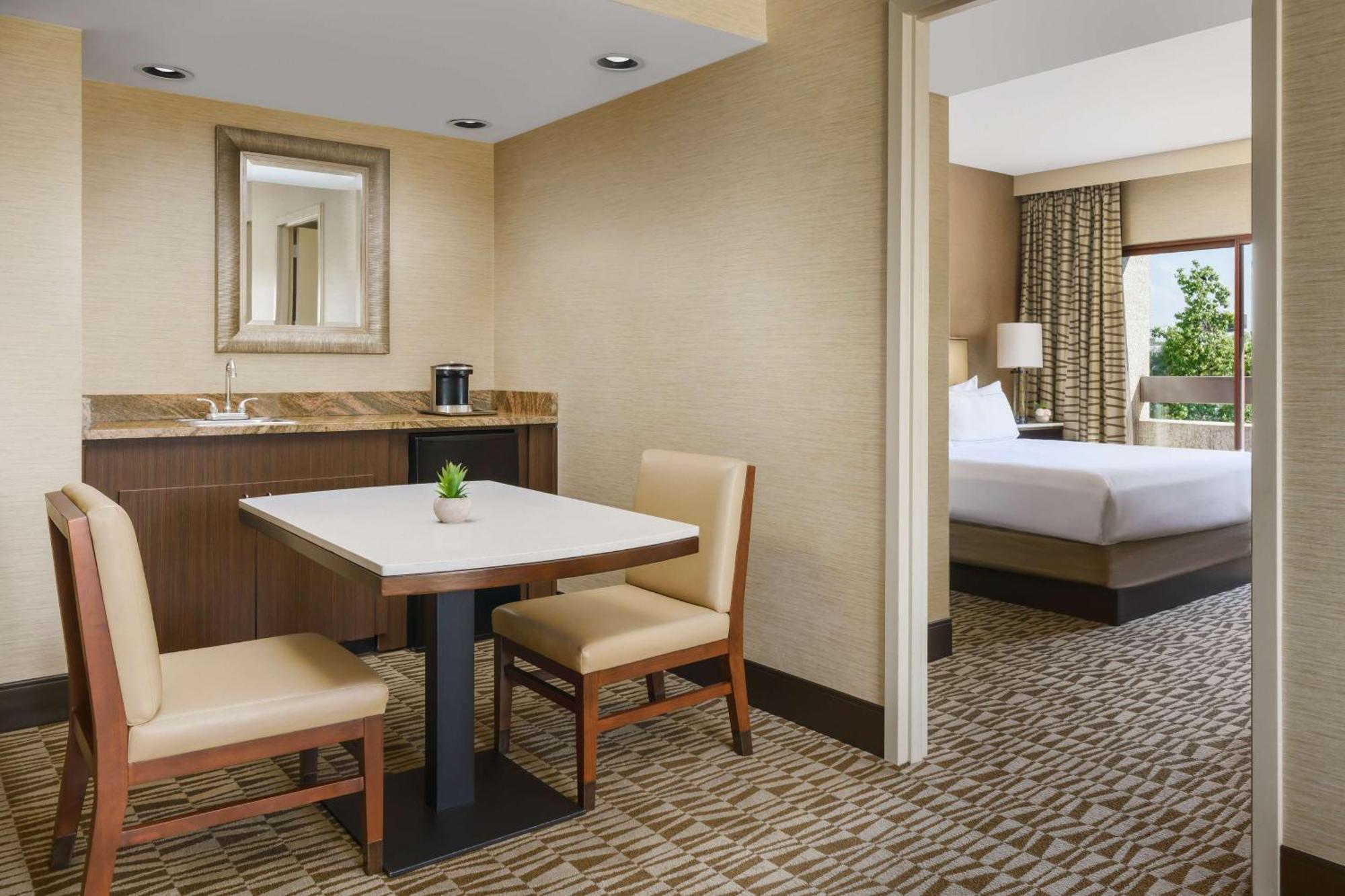 Hilton Phoenix Airport Exterior foto